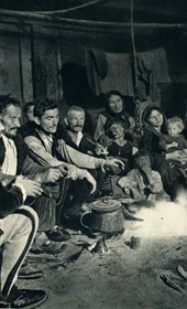 GM037: Family in the Shala Valley huddled around the fireplace (Photo: Giuseppe Massani, 1940).