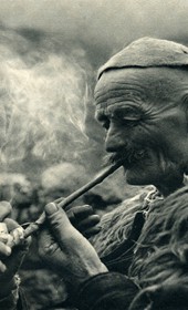 GM041: Two men smoking in the Shala Valley (Photo: Giuseppe Massani, 1940).