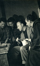 GM049: Giuseppe Massani watching Shala tribesmen kneading bread (Photo: Giuseppe Massani, 1940).