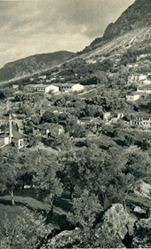 GM053: View of Kruja, taken from the fortress (Photo: Giuseppe Massani, 1940).
