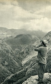 GM061: Man calling out in the mountains of Kruja (Photo: Giuseppe Massani, 1940).