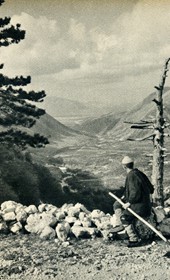 GM080: View of the Dukat Valley south of Vlora, taken from Llogara Pass (Photo: Giuseppe Massani, 1940).