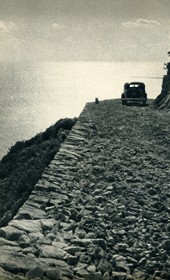 GM083: The coastal road in Himara (Photo: Giuseppe Massani, 1940).