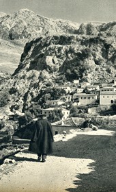 GM088: View of Dhërmi in Himara (Photo: Giuseppe Massani, 1940).
