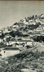 GM091: View of Vuno in Himara (Photo: Giuseppe Massani, 1940).