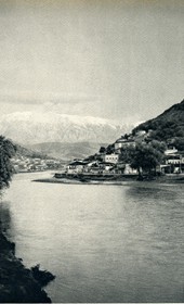 GM098: The Osum River near Berat, with Mount Tomorr in the background (Photo: Giuseppe Massani, 1940).