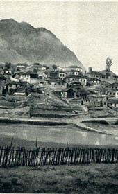 GM099: View of Leskovik near the Greek border (Photo: Giuseppe Massani, 1940).