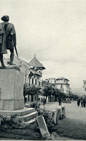 GM100: Statue of guerrilla fighter Themistokli Gërmenji (1871-1917) on the main street of Korça (Photo: Giuseppe Massani, 1940).