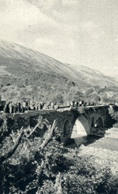 GM102: Bridge on the road near Përmet (Photo: Giuseppe Massani, 1940).