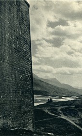 GM106: Walls of the fortress of Tepelena (Photo: Giuseppe Massani, 1940).