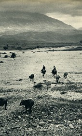 GM108: Dry bed of the Drino River near Gjirokastra (Photo: Giuseppe Massani, 1940).