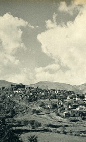 GM112: View of Gjirokastra (Photo: Giuseppe Massani, 1940).