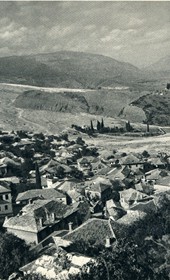 GM114: View of part of Gjirokastra (Photo: Giuseppe Massani, 1940).