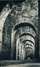 GM115: Vaults in the fortress of Gjirokastra (Photo: Giuseppe Massani, 1940).