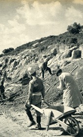 GM152: Road construction between Durrës and Vlora (Photo: Giuseppe Massani, 1940).
