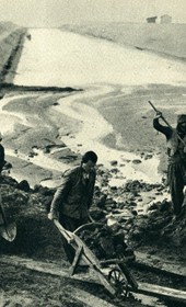 GM154: Draining the marshes around Durrës (Photo: Giuseppe Massani, 1940).