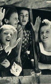 GM157: Children in a truck (Photo: Giuseppe Massani, 1940).