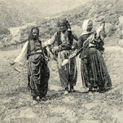 CP085: Women in Dukat, south of Vlora, Albania (photo: Carl Patsch, 7 May 1900).