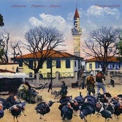 Mosque and turkeys in Durrës, ca. 1918 