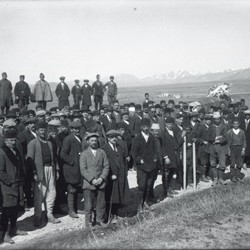 DhV011: A Bektashi funeral in the Kolonja region, Albania (photo: Dhimitër Vangjeli).