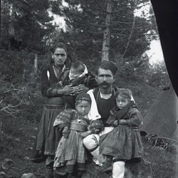 DhV020: A family from the mountains of Kolonja, Albania (photo: Dhimitër Vangjeli).