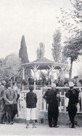 FH032B: “Entertainment in Tirana: a concert by the Royal Music Corps in the city park” (Photo: Friedrich Wallisch, 1931).