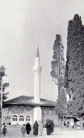 FW064A: “The old mosque in Tirana surrounded by high cypress trees” (Photo: Friedrich Wallisch, 1931). 