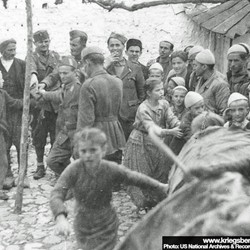 KGW016: Street celebrations marking the return to Kosovo of Albanian prisoners of war (photo: Georg Westermann, May 1944).